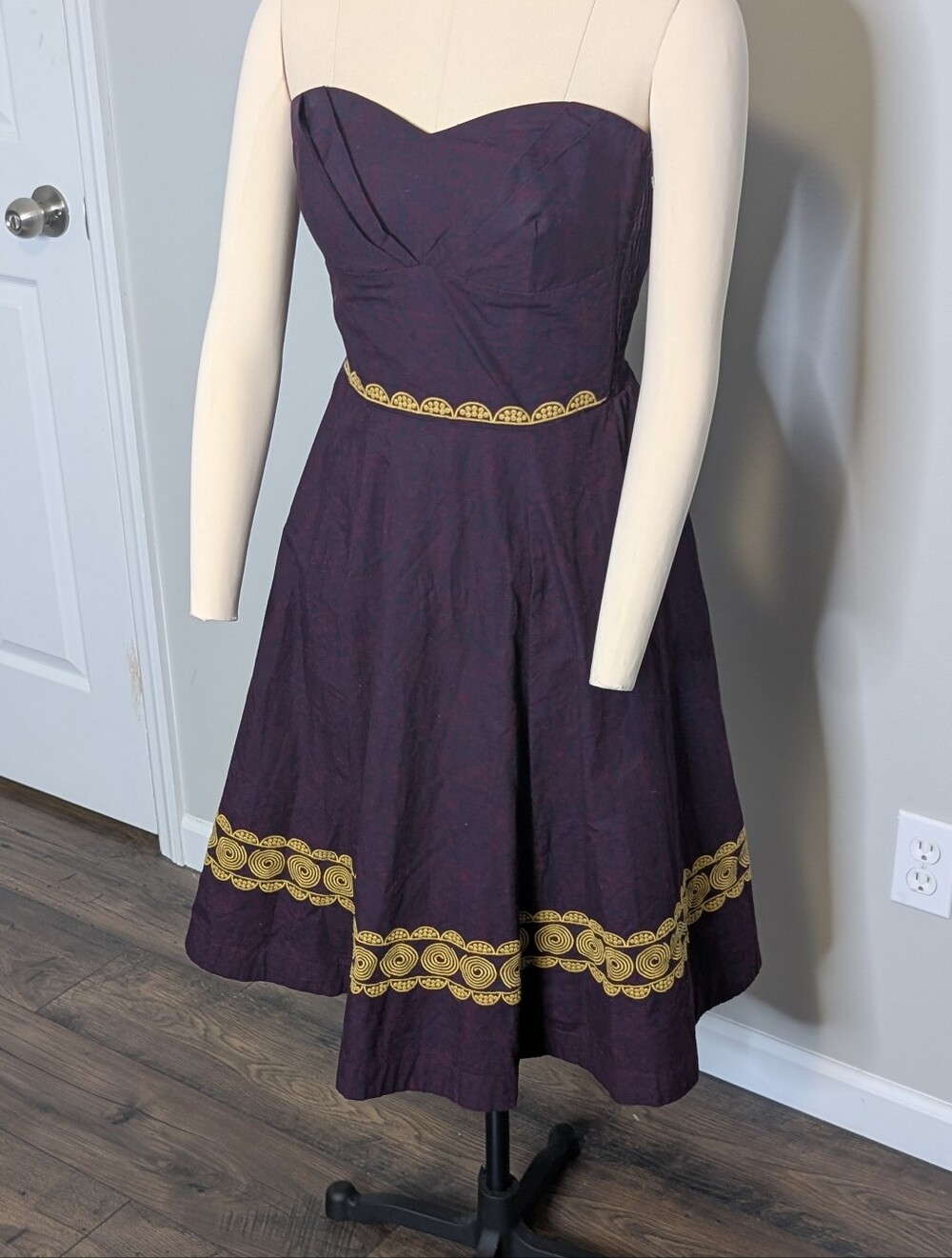 Anthropologie Strapless Y2K Aubergine Purple Dress Gold Trim Fit Flare Size 2